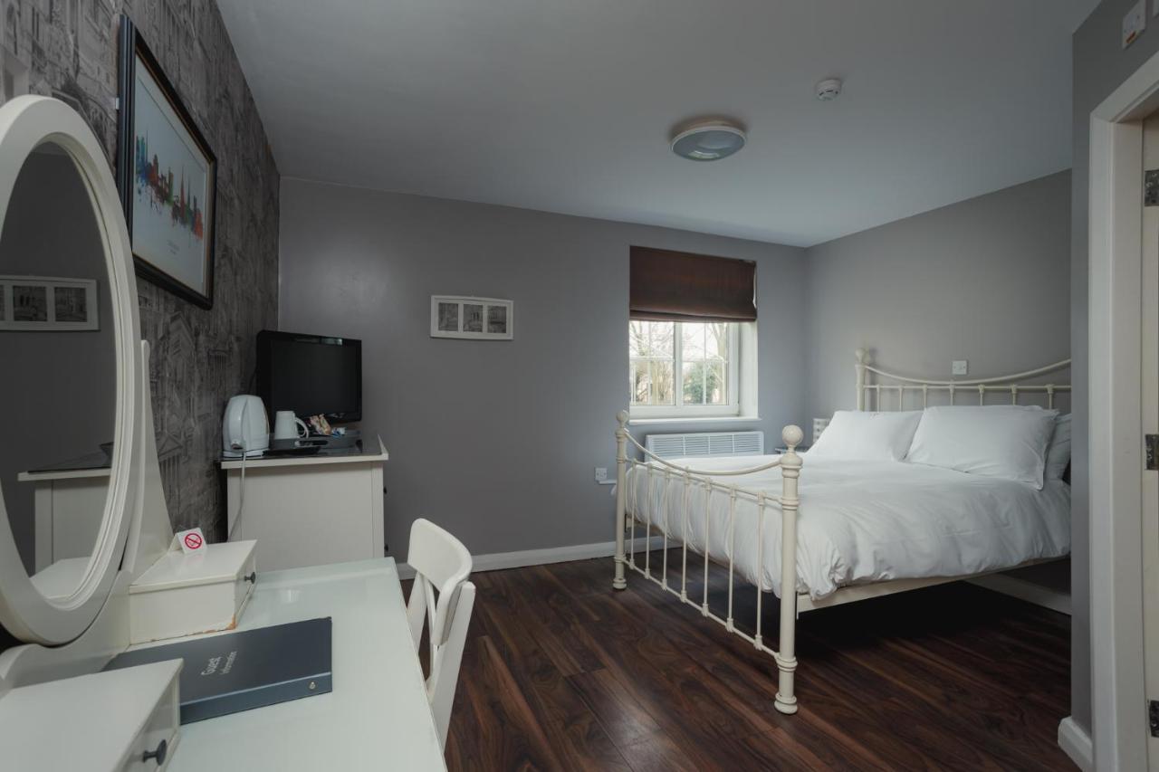 โอโย ดิ โอ๊ค แบจินตัน Bed & Breakfast Baginton  ภายนอก รูปภาพ
