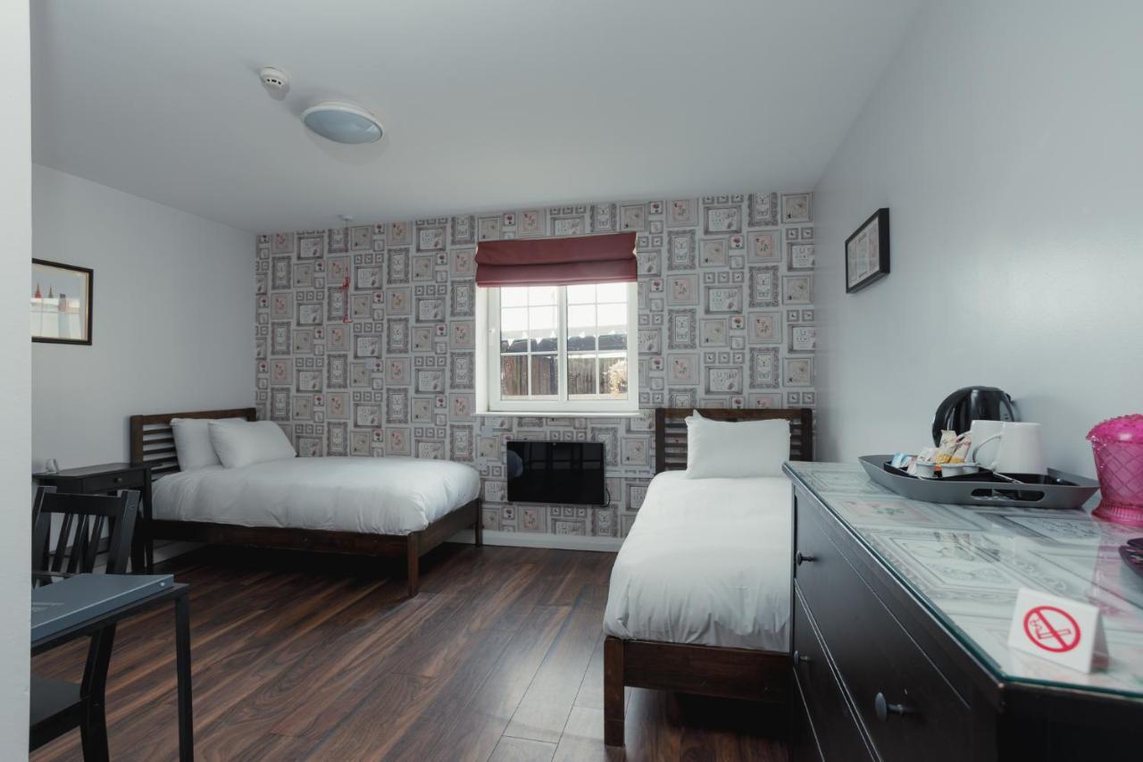 โอโย ดิ โอ๊ค แบจินตัน Bed & Breakfast Baginton  ภายนอก รูปภาพ