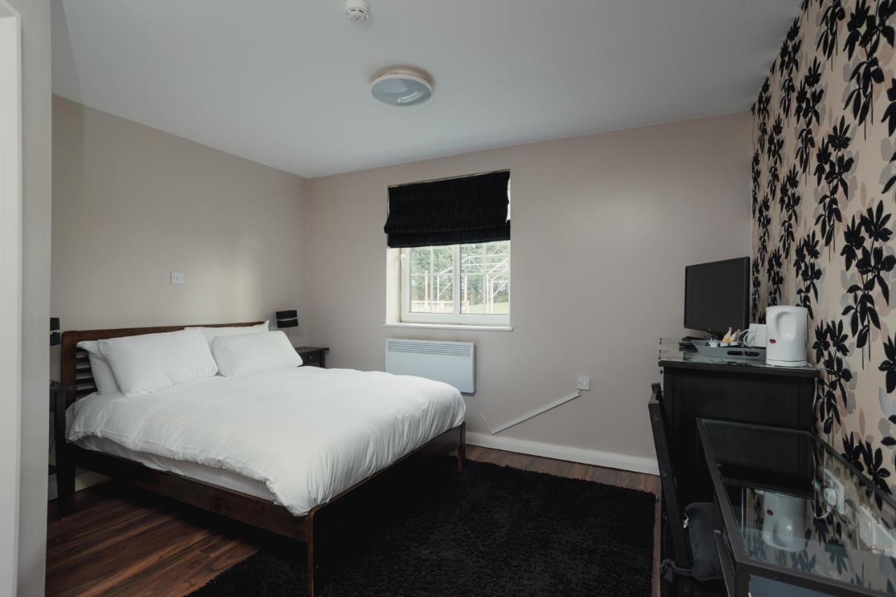 โอโย ดิ โอ๊ค แบจินตัน Bed & Breakfast Baginton  ภายนอก รูปภาพ