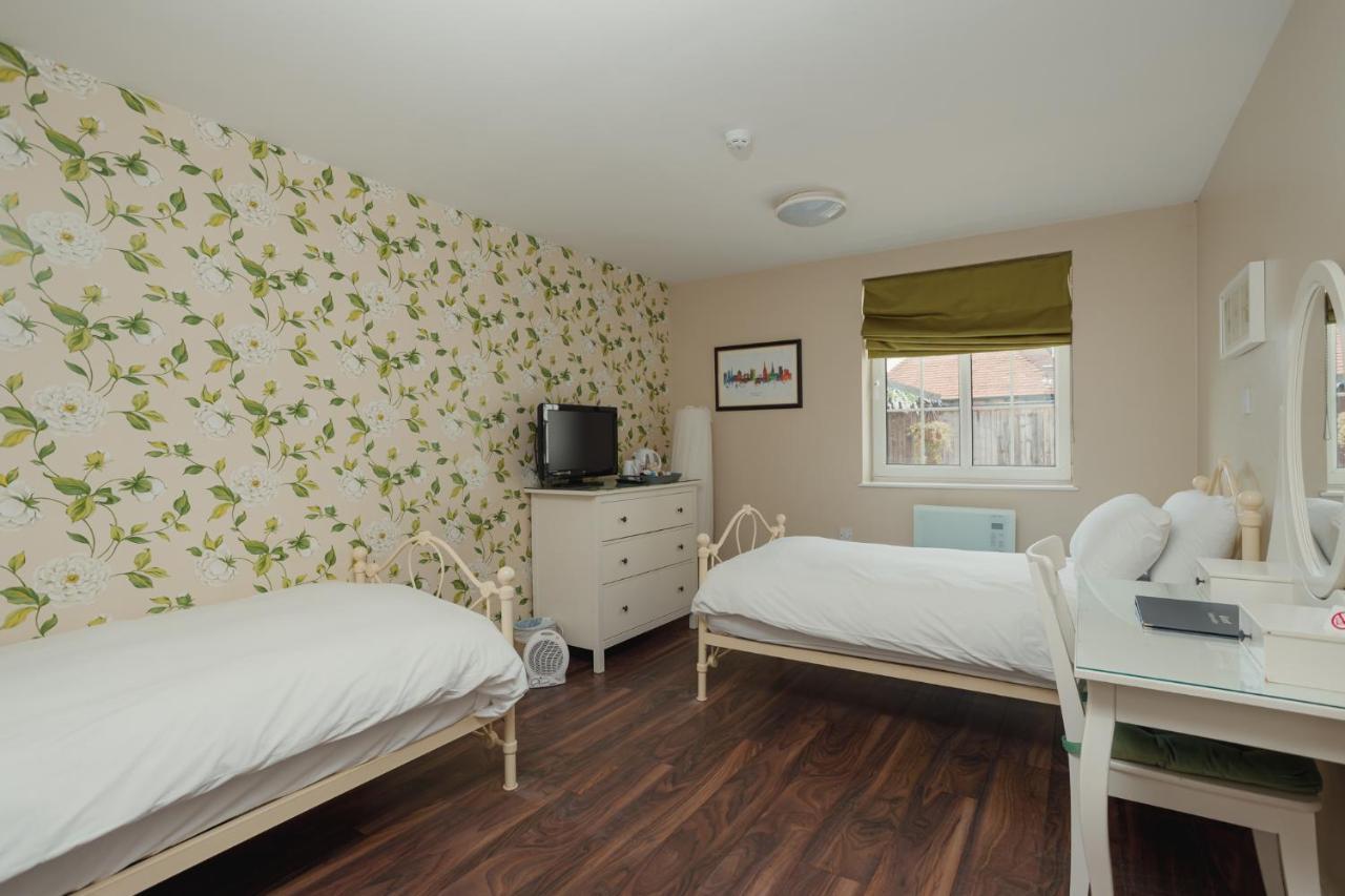 โอโย ดิ โอ๊ค แบจินตัน Bed & Breakfast Baginton  ภายนอก รูปภาพ